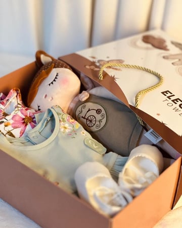 هدية مولودة  بناتية جذابة بالوان دافئة من نكست