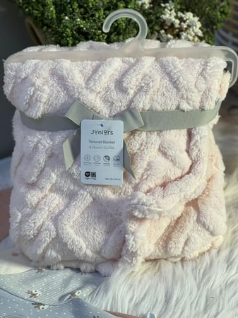 هدية بناتي من نكست ٦-٩  اشهر مع بطانية منسوجة