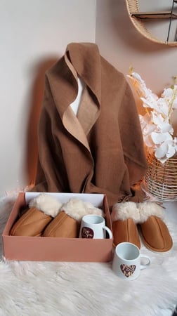 تألقي بهديتك او اهدي من تحبين شال وشوز وكوب  قمة في الفخامة