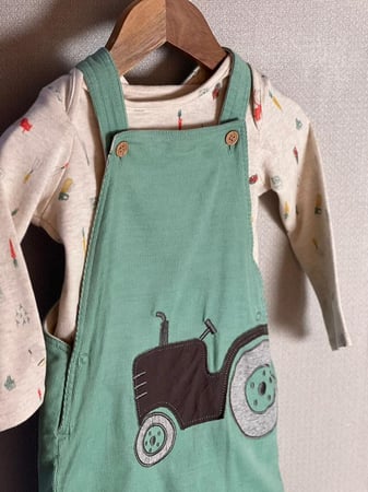 لون أخضر - بدلة شتوي من مذركير ٩-١٢ شهر