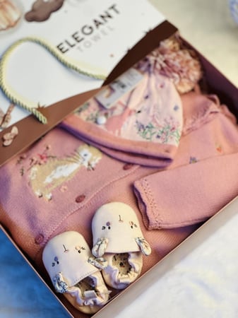 أجمل طقم استقبال مولود من إليجنت تاول خامات ناعمة