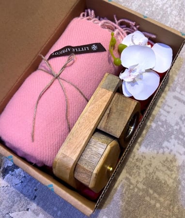 اكتشفي شال وردي فاتح فاخر بتصميم أنيق يضفي لمسة أنوثة شحن سريع