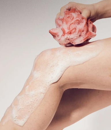 مجموعة ميديكيوب ريد لعلاج حب الشباب وتنعيم الجسم