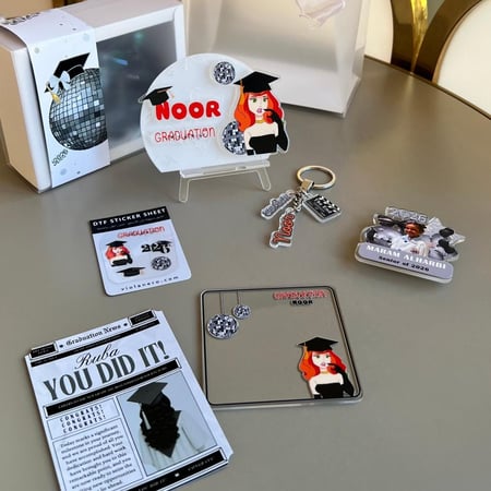 بوكس التخرج (إيطار - بروش - كوستر - ستيكرز - ميدالية )