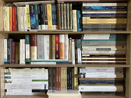 عرض ٣ كتب