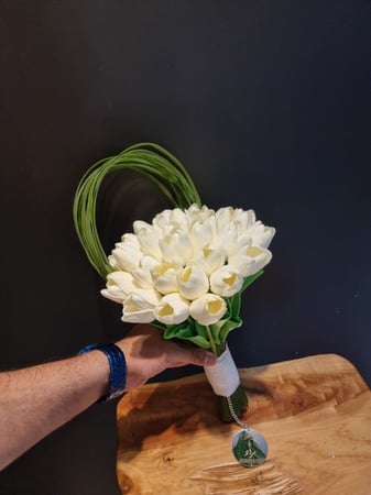 مسكة عروس ورد صناعي مع اللوقو 10159