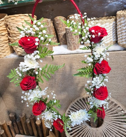 عقد ورد طبيعي