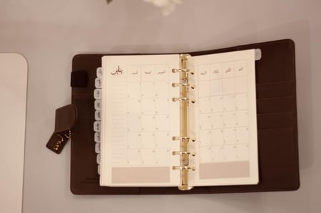 أجندة 2026م - تشمل السنتين الهجرية 1447 - 1448 هـ .. PERSONAL SIZE - لون بني غامق