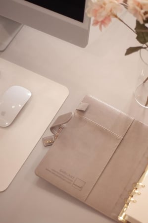 أجندة 2026م - تشمل السنتين الهجرية 1447 - 1448 هـ .. A5 SIZE - لون رمادي