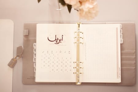 أجندة 2026م - تشمل السنتين الهجرية 1447 - 1448 هـ .. A5 SIZE - لون رمادي