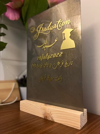 لوح اكريلك بستاند خشبي