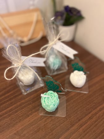 شموع باستناد اكريلك توزيعات لليوم الوطني