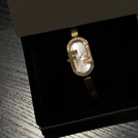 ساعة نسائية FF