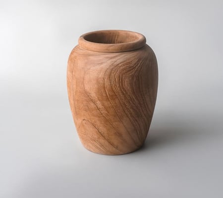 مزهرية خشبية مميزة