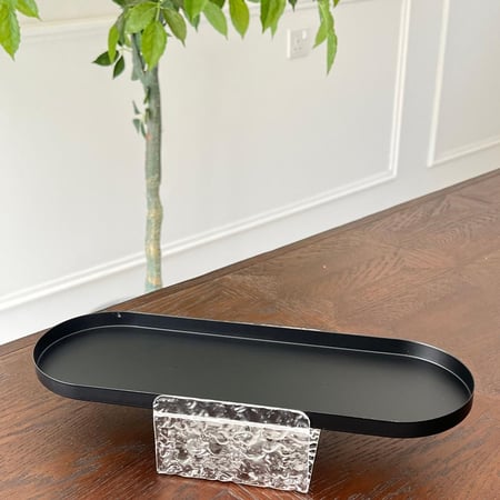 اناء اسود بقاعدة شفاف