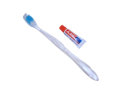 فرشة اسنان مع معجون فندقية