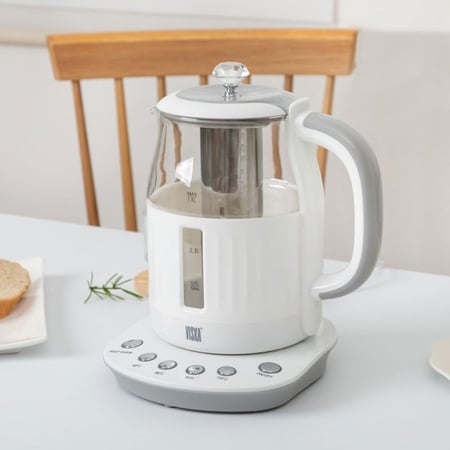 غلاية ماء زجاجية مع فلتر الشاي والأعشاب