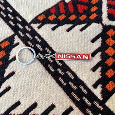 ميداليه نيسان حديد - كتابه