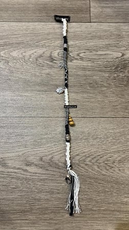 خصله بخيوط مقاسها ٣٧ سم