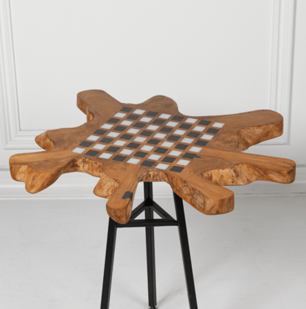 طاولة شطرنج بتصميم فني فاخر من خشب التيك