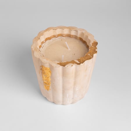 شمعة برائحة عطرية