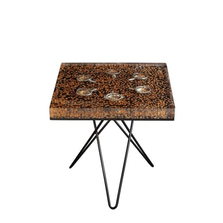 طاولة مبتكرة من الرزن و حبوب القهوة