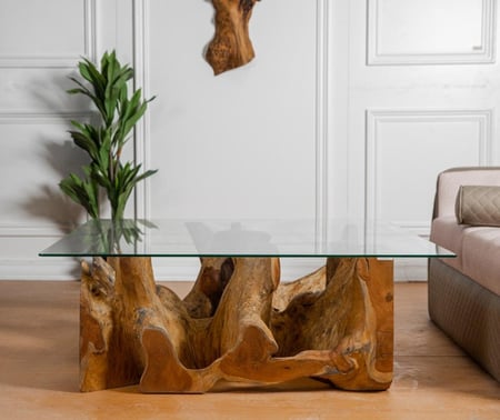 طاولة مربعة من جذوع الخشب الطبيعي