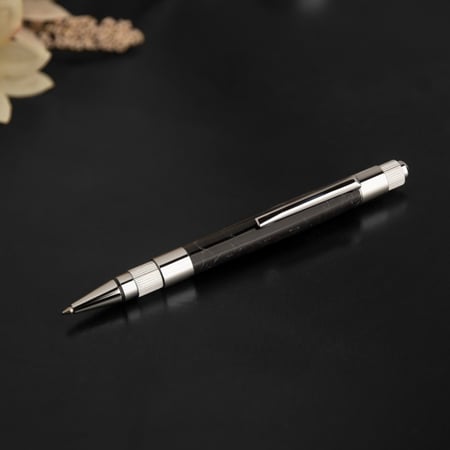 قلم منحوت يدويًا من الرزن