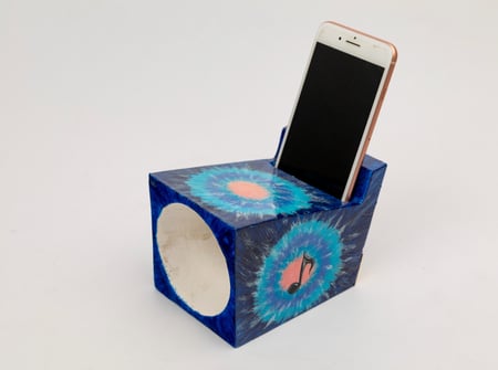 مُكبّر صوت بطريقة البوب آرت