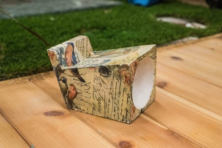 مكبر صوت برسومات عشوائية