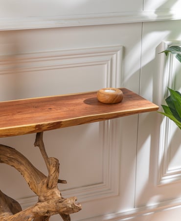 مدخل نادر من الخشب الطبيعي