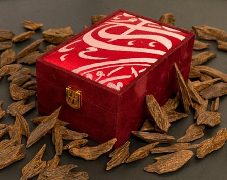 صندوق عود مصنوع من القماش الفاخر