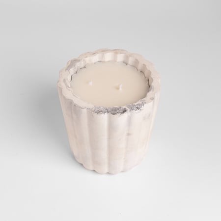 شمعة برائحة عطرية