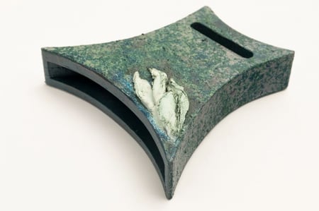 مكبر صوت بطابع فني