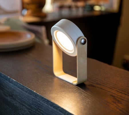 انارة مكتبية لاسلكية