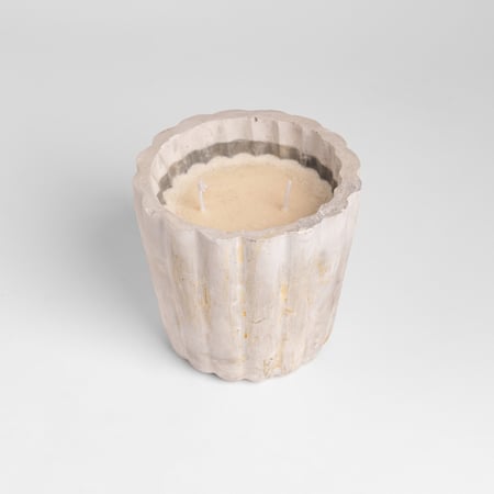 شمعة برائحة عطرية