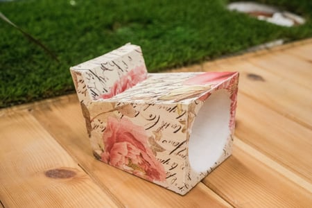 مُكبّر صوت بفن الديكوباج