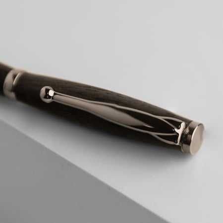 قلم من خشب البلوط