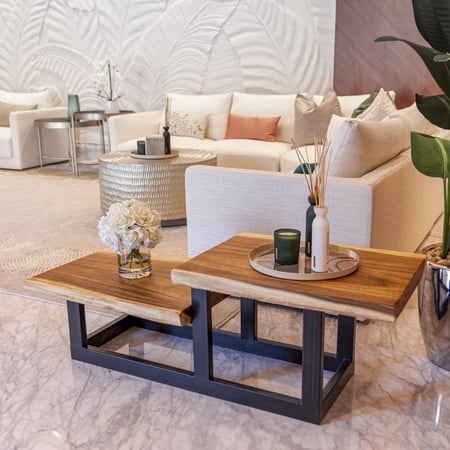 طاولة رئيسية مميزة من الخشب الطبيعي