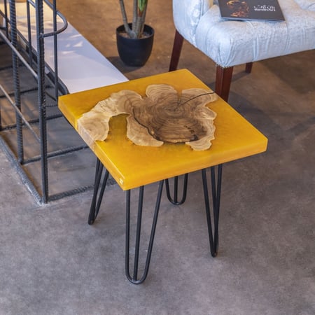 طاولة خدمة من الخشب والرزن