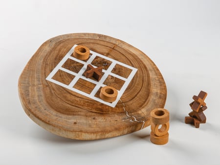 لعبة اكس أو ( XO ) من الخشب