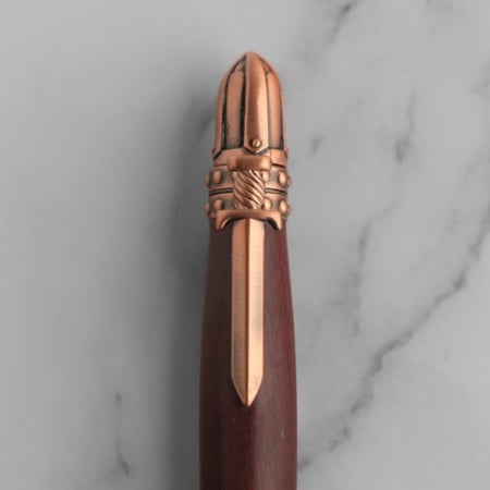 قلم من الخشب الطبيعي والنحاس