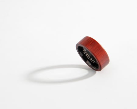 خاتم من الخشب الاحمر
