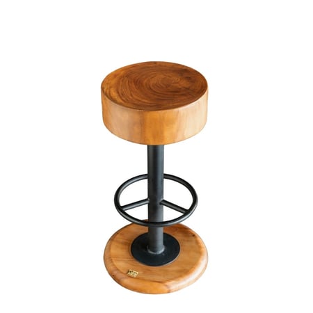 كرسي مرتفع من الخشب الطبيعي