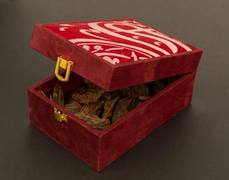 صندوق عود مصنوع من القماش الفاخر