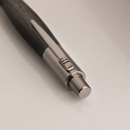 قلم من خشب البلوط