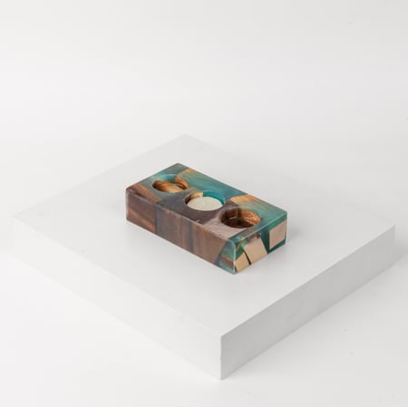 قاعدة شموع من الرزن والخشب