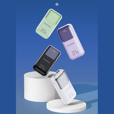 بطارية بسعة 10.000 مع كيابل ايفون وتايب سي مدمج من powermoogmax