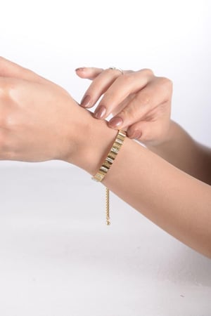 أسوارة نسائية لون ذهبي من لادون