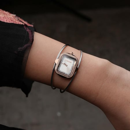 ساعة نسائية ستيل - لون فضي و روز - لادون